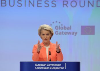 Von der Leyen dice que la UE invertirá 45.000 millones de euros en América Latina y el Caribe