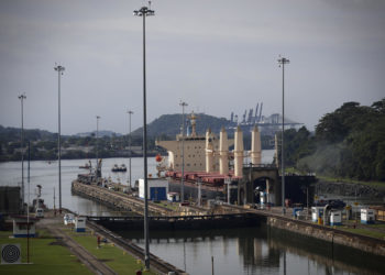 Empujado por la sequía, el Canal de Panamá reduce el tránsito diario a 32 embarcaciones