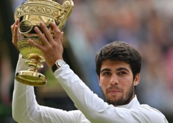 Carlos Alcaraz le ganó a Novak Djokovic y se tituló por primera vez en Wimblendon