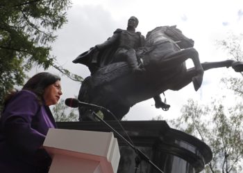 Inauguran una estatua ecuestre de Simón Bolívar en Moscú