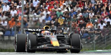 Verstappen más líder al ganar también en Austria, donde ‘Checo’ fue tercero