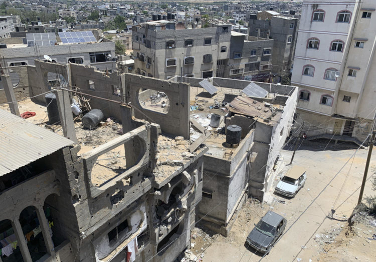 Restos del complejo de inmuebles de la familia Banat, en la localidad de Beit Lahia, norte de Gaza. EFE/ Joan Mas