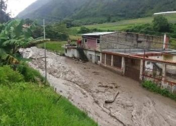 Lluvias en Trujillo dejan sin paso hacia La Puerta y 4 familias en alto riesgo