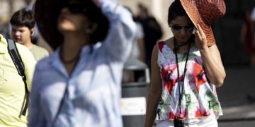 El hemisferio norte, bajo un calor de récord y noches tropicales peligrosas para la salud