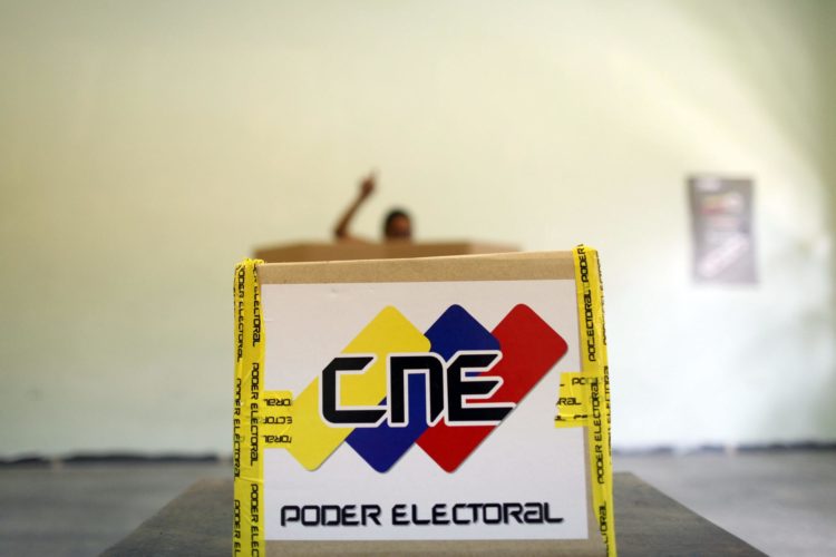 Detalle de una urna de votación, en una fotografía de archivo. EFE/David Fernández