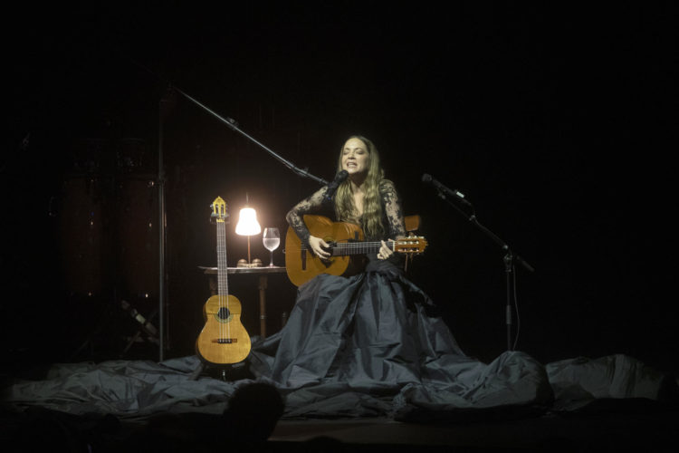 Emociones a flor de piel con Natalia Lafourcade en el arranque de Les Nits de Barcelona