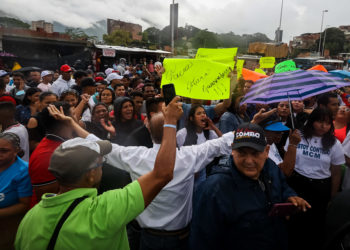 Oficialistas impiden una actividad de María Corina Machado en Caracas