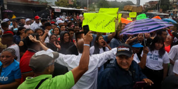 Oficialistas impiden una actividad de María Corina Machado en Caracas