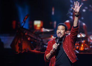 Lionel Richie enciende el Festival de Montreux en un derroche de energía musical