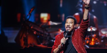 Lionel Richie enciende el Festival de Montreux en un derroche de energía musical