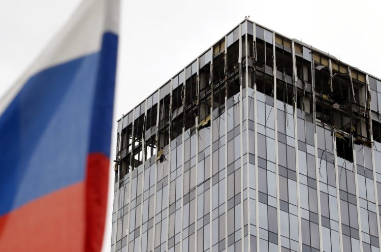 Un edificio dañado tras un ataque con un dron en Moscú el 24 de julio de 2023. EFE/EPA/MAXIM SHIPENKOV