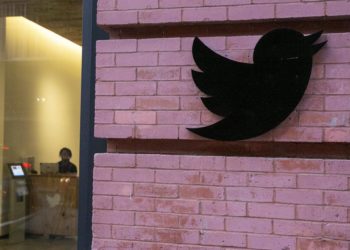 Elon Musk sustituirá el pajarito azul de Twitter por una X