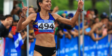 La venezolana Joselyn Brea sorprende y gana el medio maratón en San Salvador