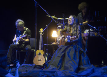 Emociones a flor de piel con Natalia Lafourcade en el arranque de Les Nits de Barcelona