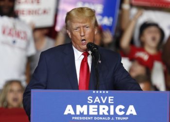 Trump será juzgado en mayo de 2024, en plena campaña para las presidenciales en EE.UU.