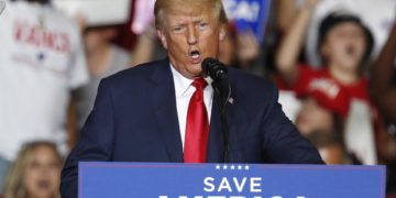 Trump será juzgado en mayo de 2024, en plena campaña para las presidenciales en EE.UU.