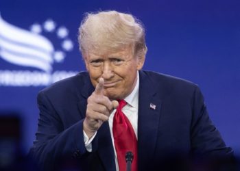Asistente de Trump se declara no culpable por el caso de manejo de documentos clasificados