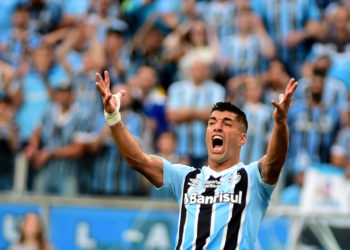 Luis Suárez se trata la rodilla en medio de las dudas sobre su continuidad en el Gremio