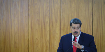 Nicolás Maduro ratifica a Padrino López como ministro de Defensa por noveno año consecutivo