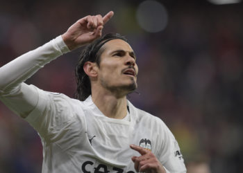 El ’10’ que lucieron Maradona, Riquelme o Tévez ahora será para Cavani