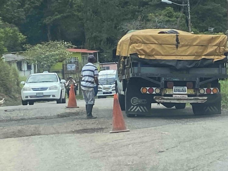 En la vía San Cristóbal- Rubio sobran huecos y fallas