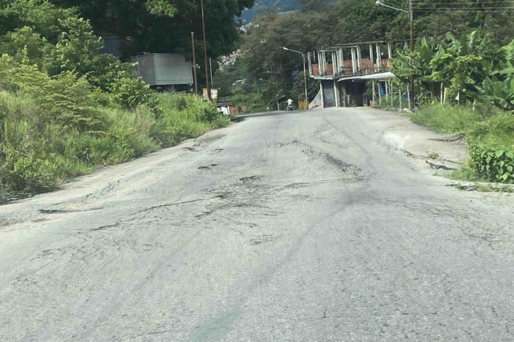 En la vía San Cristóbal- Rubio sobran huecos y fallas