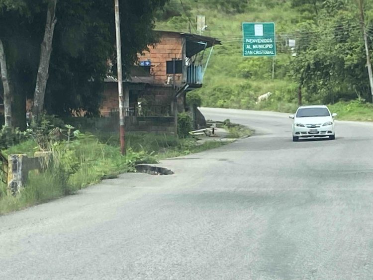 En la vía San Cristóbal- Rubio sobran huecos y fallas