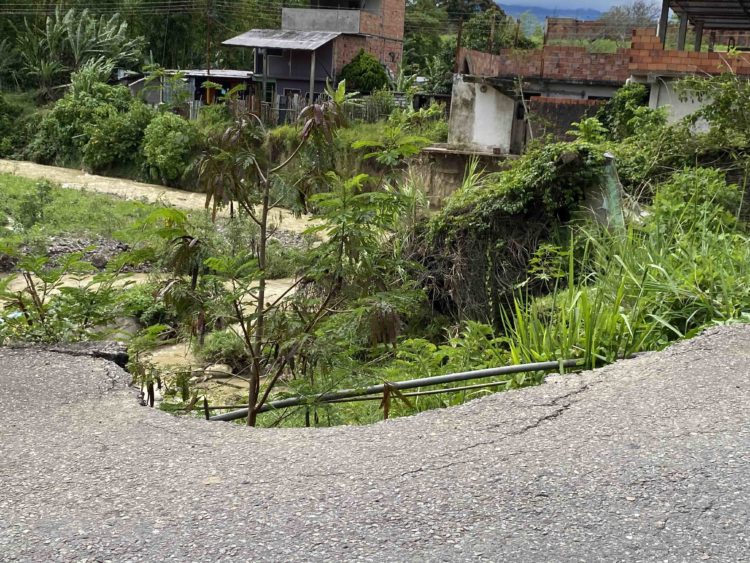 En la vía San Cristóbal- Rubio sobran huecos y fallas