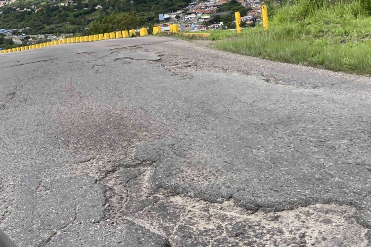 En la vía San Cristóbal- Rubio sobran huecos y fallas