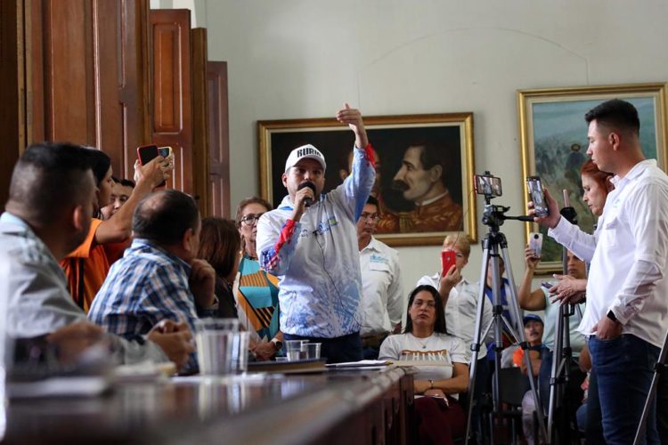 Jackson Carrillo, alcalde del municipio Junín solicita mediación con el gobierno nacional ante la emergencia vial que enfrentan diversas comunidades. Fotos: Carlos Eduardo Ramírez