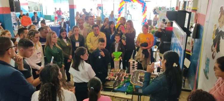 Más de 40 niños y niñas de las Escuelas Estadales y colegios privados como invitados, dieron muestra de los avances tecnológicos en el Primer Torneo Clasificatorio Regional de Robótica Táchira 2023.