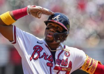 Ronald Acuña Jr. con su robo 45 entró al libro de récord de los Bravos de Atlanta