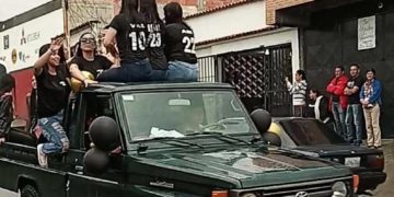 Bachilleres hacen caso omiso a comunicado y realizan caravana en Boconó