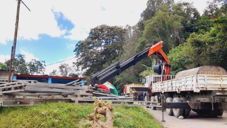 Inician ensamble de puente metálico en La Cavita