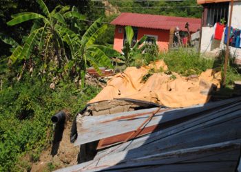 Familias que viven en alto riesgo suplican la atención de Hidroandes en Las Brisas de San Luis parte alta