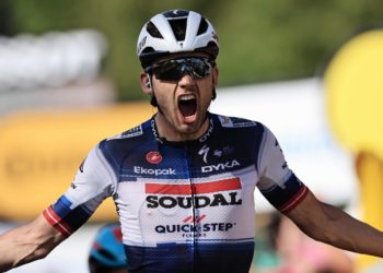 Kasper Asgreen gana el desafío al pelotón, Vingegaard sigue líder