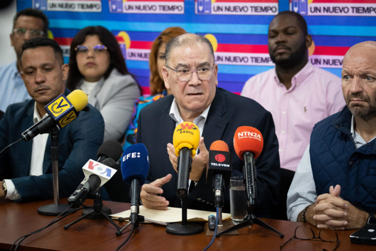 Luis Emilio Rondón, vicepresidente del partido opositor venezolano Un Nuevo Tiempo (UNT), fue registrado este jueves, 20 de julio, durante una rueda de prensa, en Caracas (Venezuela). EFE/Rayner Peña