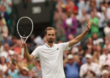 Medvedev escapa de Eubanks y jugará las semifinales