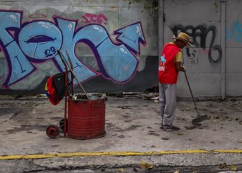La reinserción laboral de adultos mayores, una opción convertida en necesidad en Venezuela