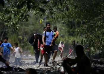 Más de 200.000 migrantes atravesaron la selva del Darién en 2023, un dato sin precedentes