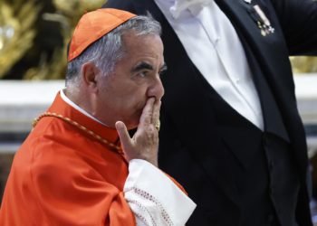 La Fiscalía del Vaticano pide 7 años y 3 meses de cárcel para el cardenal Becciu