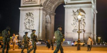 Al menos 157 detenidos por los disturbios en Francia en una noche con menos incidentes