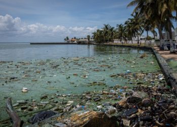 Venezuela limpiará unas 600 playas afectadas por la contaminación del Lago de Maracaibo