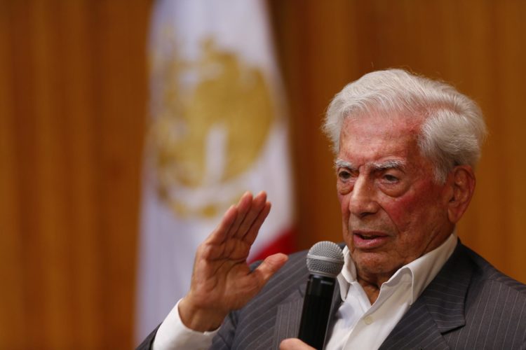 El escritor hispanoperuano, Mario Vargas Llosa, en una imagen de archivo. EFE/ Francisco Guasco