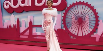 Margot Robbie, sobre «Barbie»: «Me sorprendió que Mattel nos dejara burlarnos de ellos»