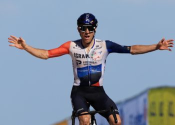 Woods se une a la leyenda del Puy de Dôme y Pogacar se acerca a Vingegaard