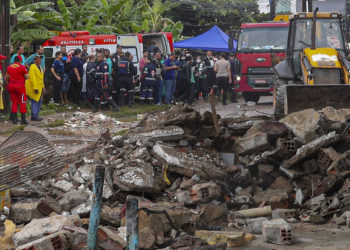 Sube a cinco el número de muertos por el desplome de un edificio en Brasil