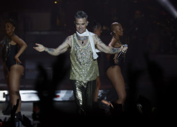 Robbie Williams derrocha energía y buen humor en su primera visita a Galicia