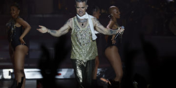 Robbie Williams derrocha energía y buen humor en su primera visita a Galicia