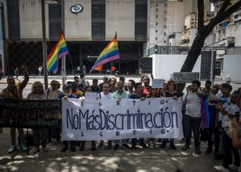 Activistas protestan en Caracas contra la «política de persecución» a la comunidad LGBTI